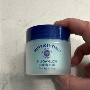 Skin Nutricentials Pillow Glow Sleeping Mask - Blue and White